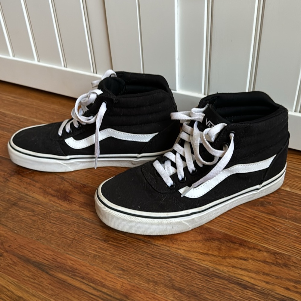 Black and White High Top Vans - size 6.5 - Picture 2 of 5